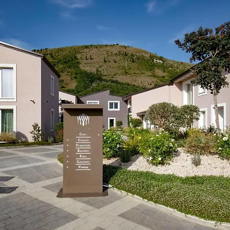 Отель Della Piana Авеццано