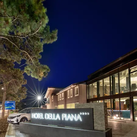 Отель Della Piana Авеццано